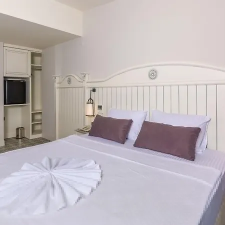 مارماريس بيتش فندق 3*