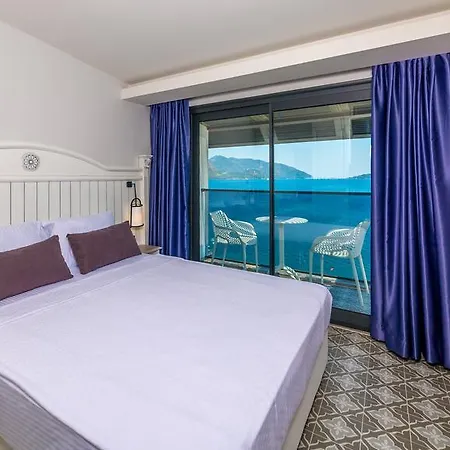 مارماريس بيتش فندق 3*