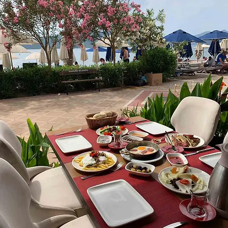 Marmaris Beach Hotel מלון